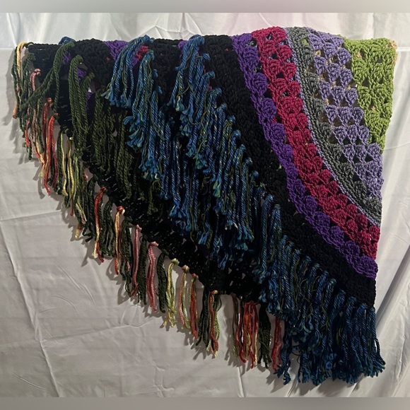 Confetti’s Crocheted Round Mandala Throw Blanket Large - Picture 5 of 8